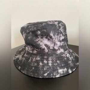 Chic Black and Gray Tie-Dye Bucket Hat